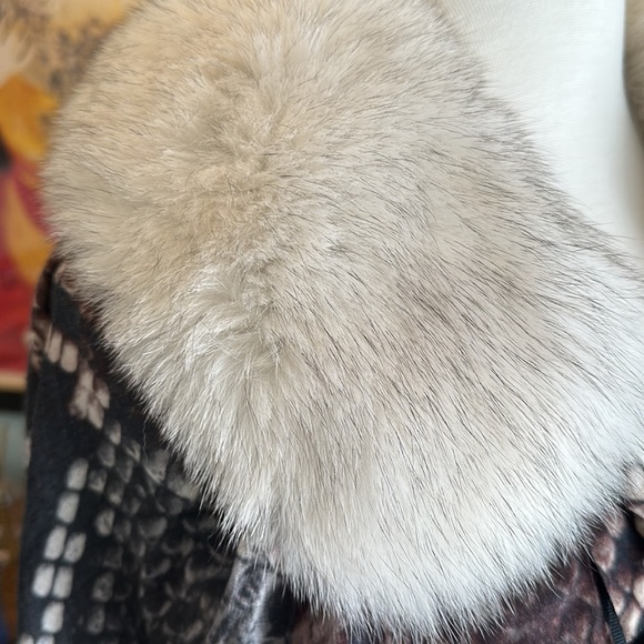 Anna Irion Cashmere Cape and Real Fur Collar with tie front | one size - Picture 5 of 8